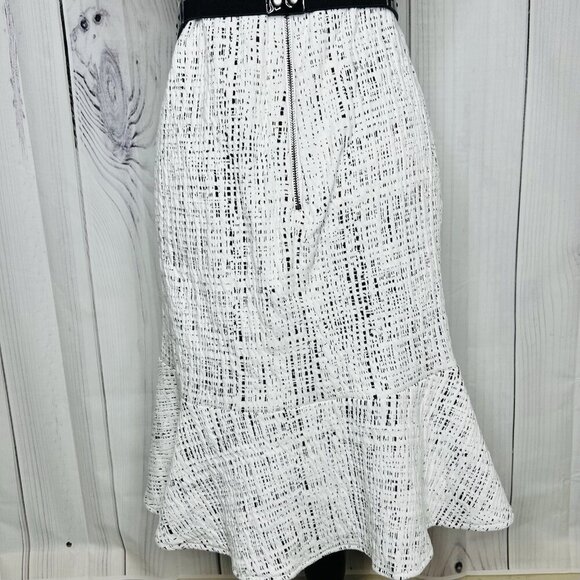 KARL LAGERFELD PARIS Jacquard Fit & Flare Dress Sz 4 Black White Belted - Picture 10 of 12